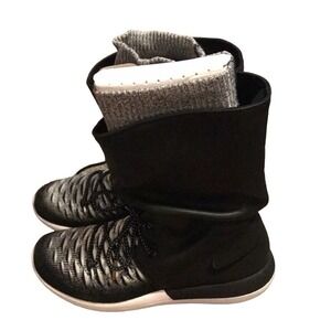 Nike Boots/sneaker NWOT